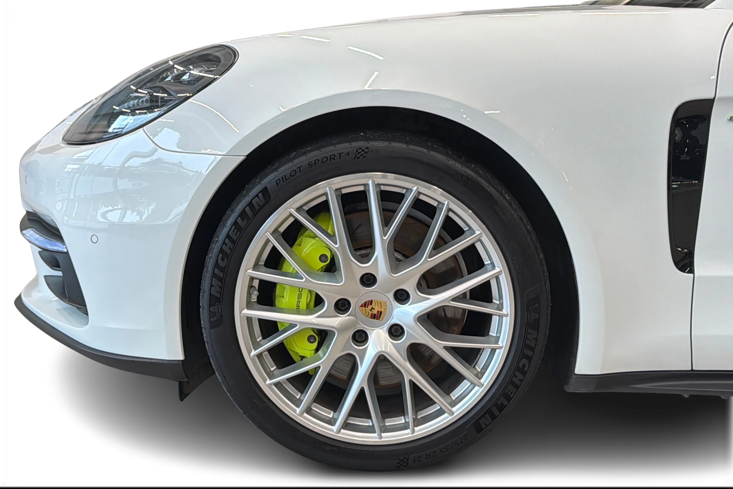 Valkoinen Porsche Panamera 2018 kuva 9.