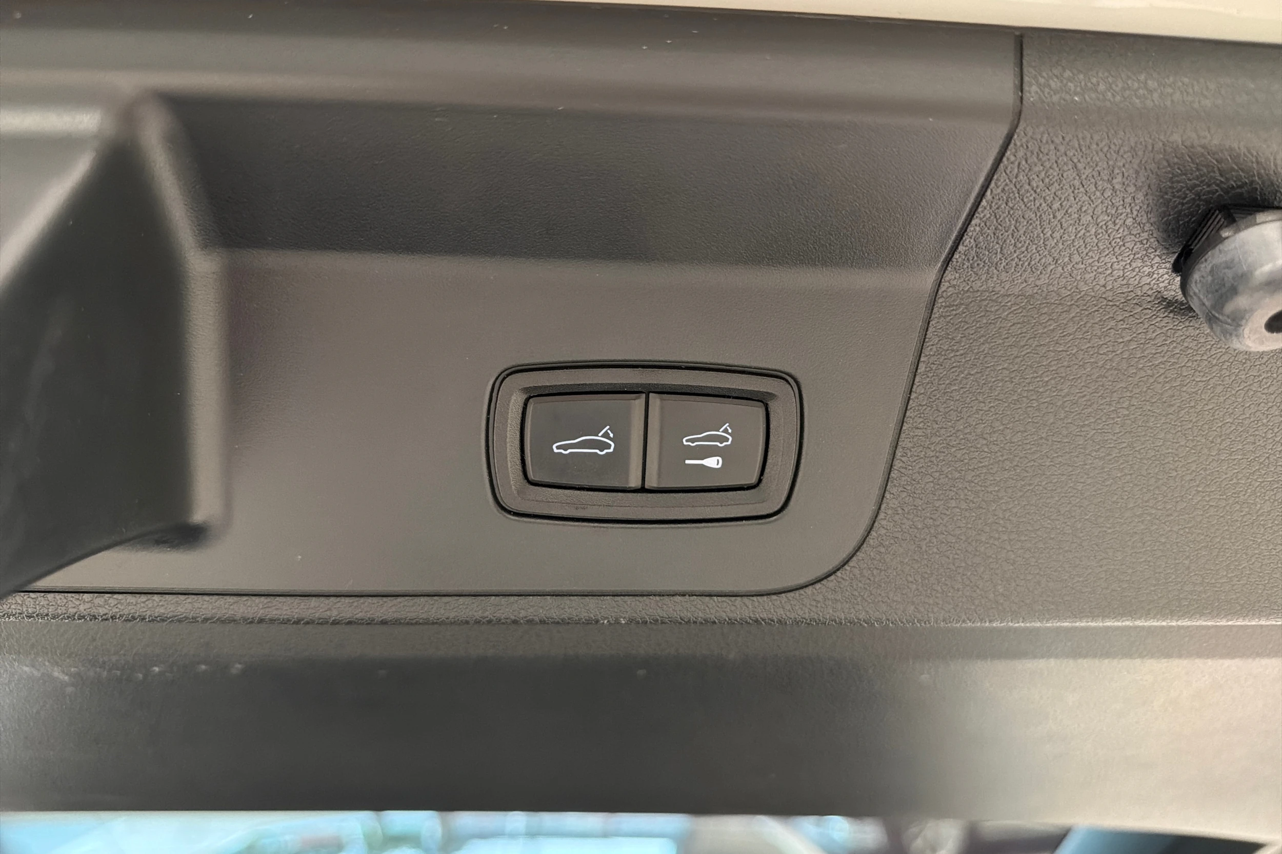 Valkoinen Porsche Panamera 2018 kuva 15.