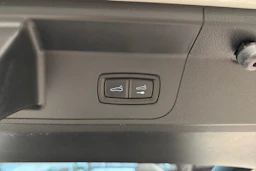 Valkoinen Porsche Panamera 2018 kuva 15.