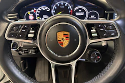 Valkoinen Porsche Panamera 2018 kuva 20.