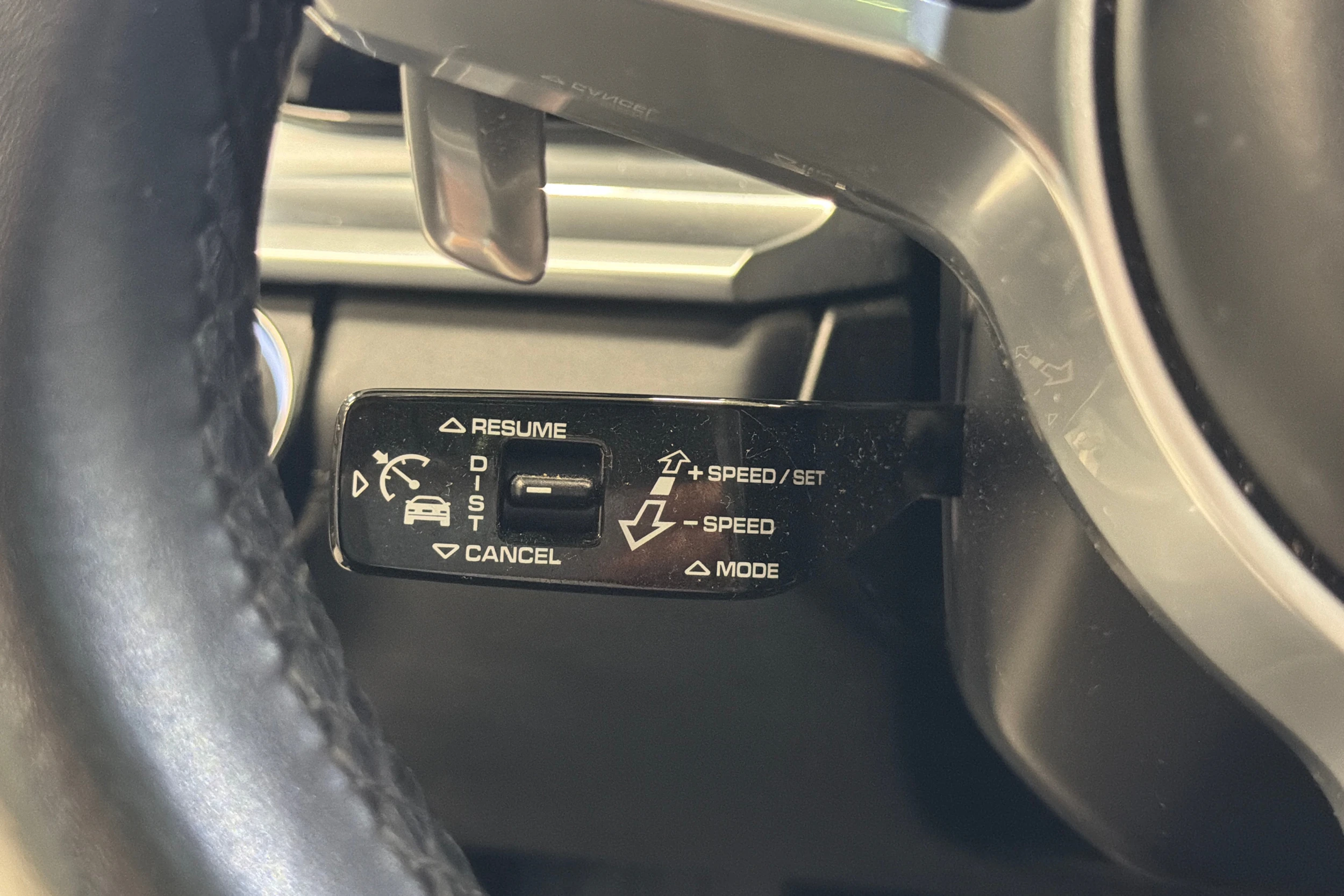 Valkoinen Porsche Panamera 2018 kuva 21.