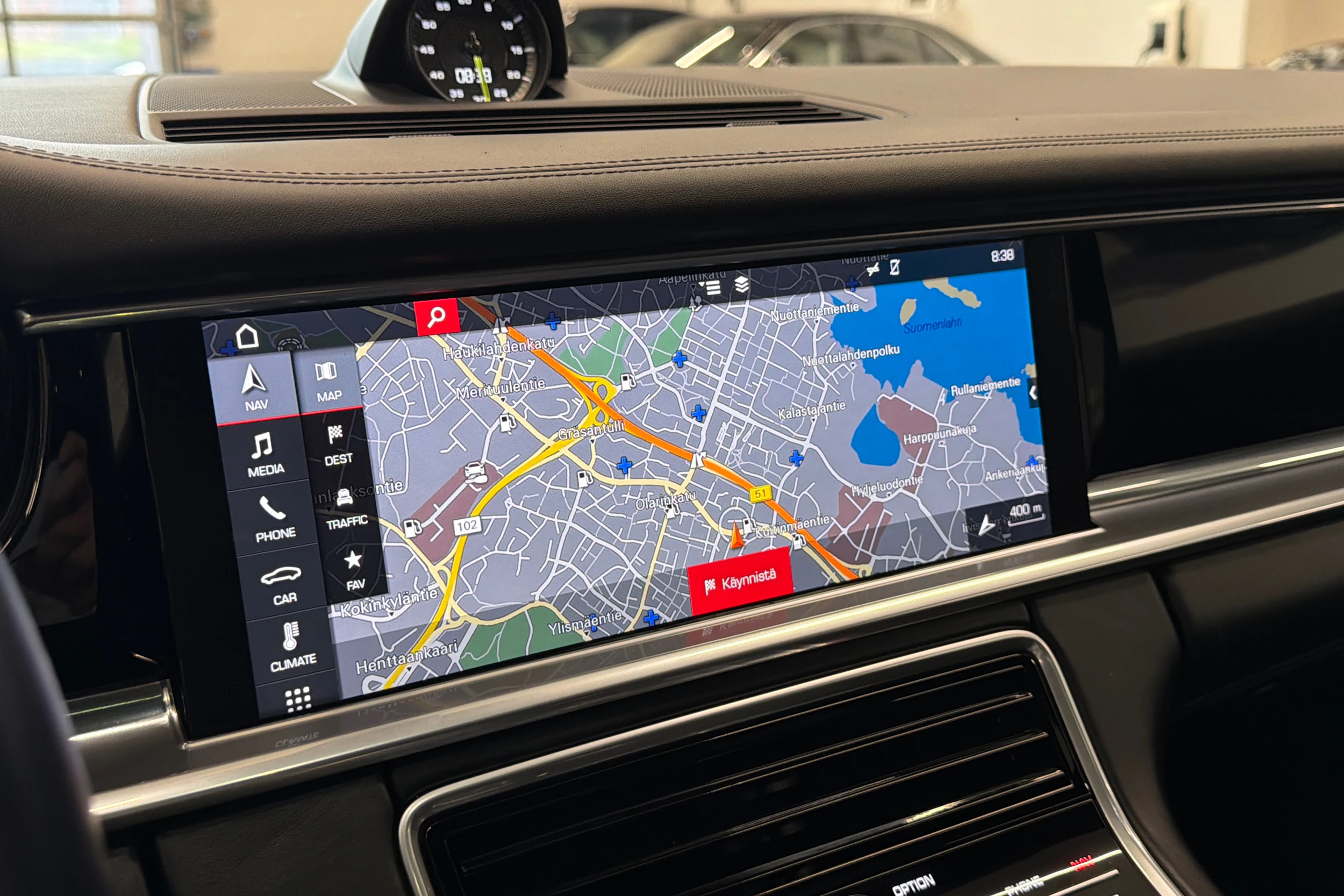 Valkoinen Porsche Panamera 2018 kuva 24.