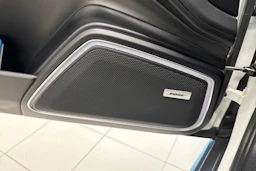 Valkoinen Porsche Panamera 2018 kuva 26.