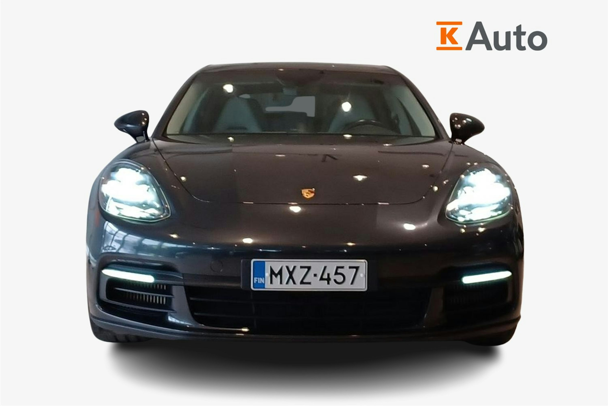 Harmaa Porsche Panamera 2018 kuva 5.