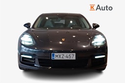 Harmaa Porsche Panamera 2018 kuva 5.