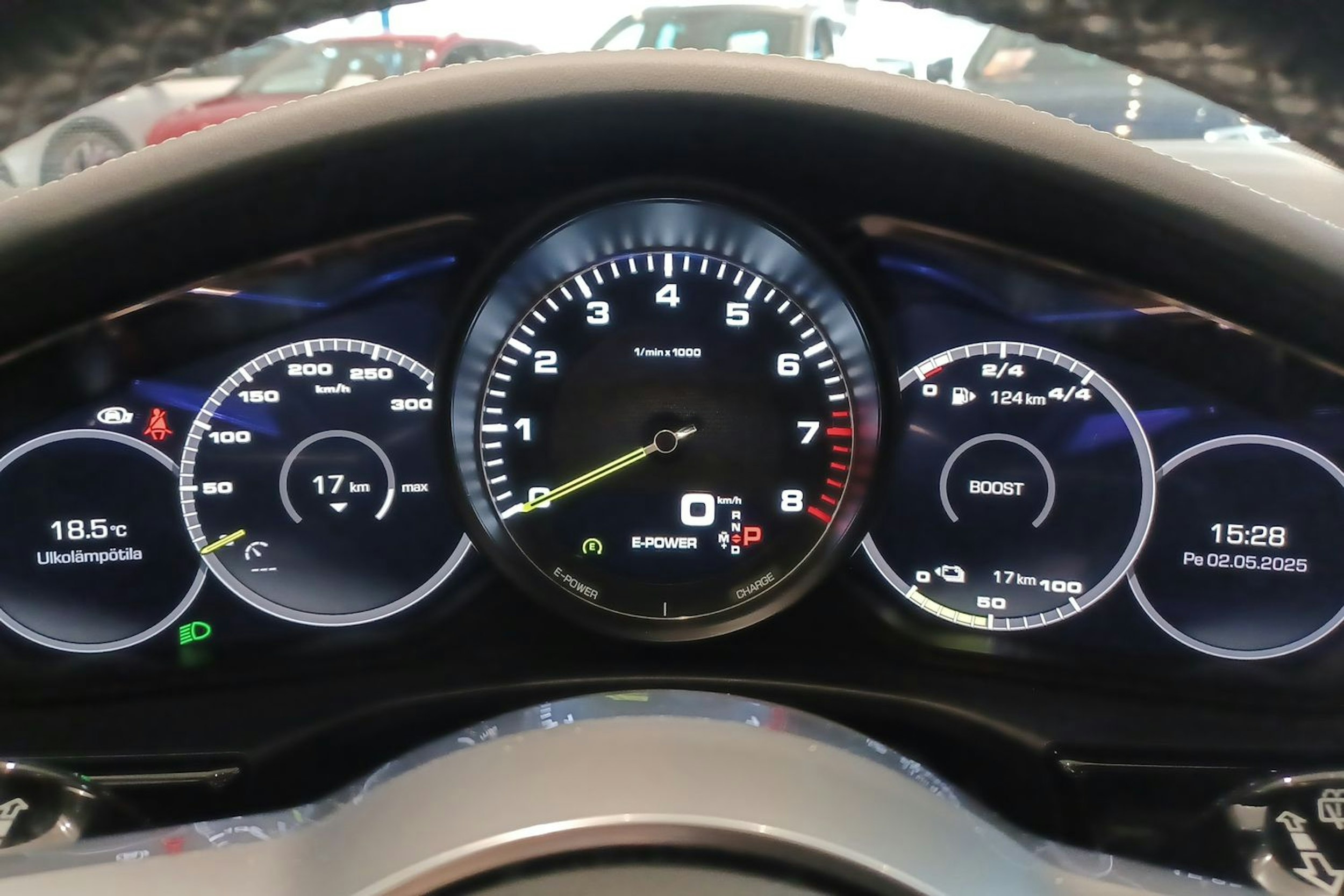 Harmaa Porsche Panamera 2018 kuva 15.