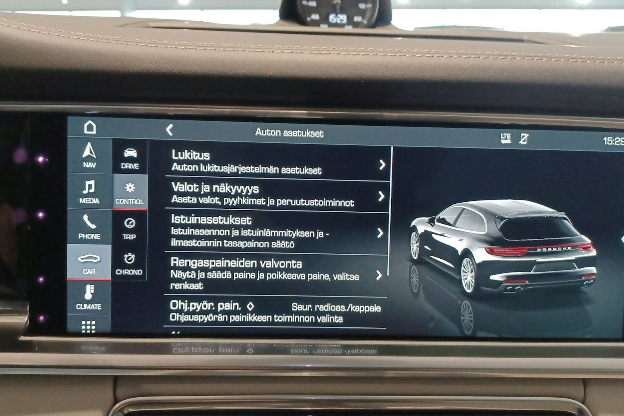 Harmaa Porsche Panamera 2018 kuva 21.