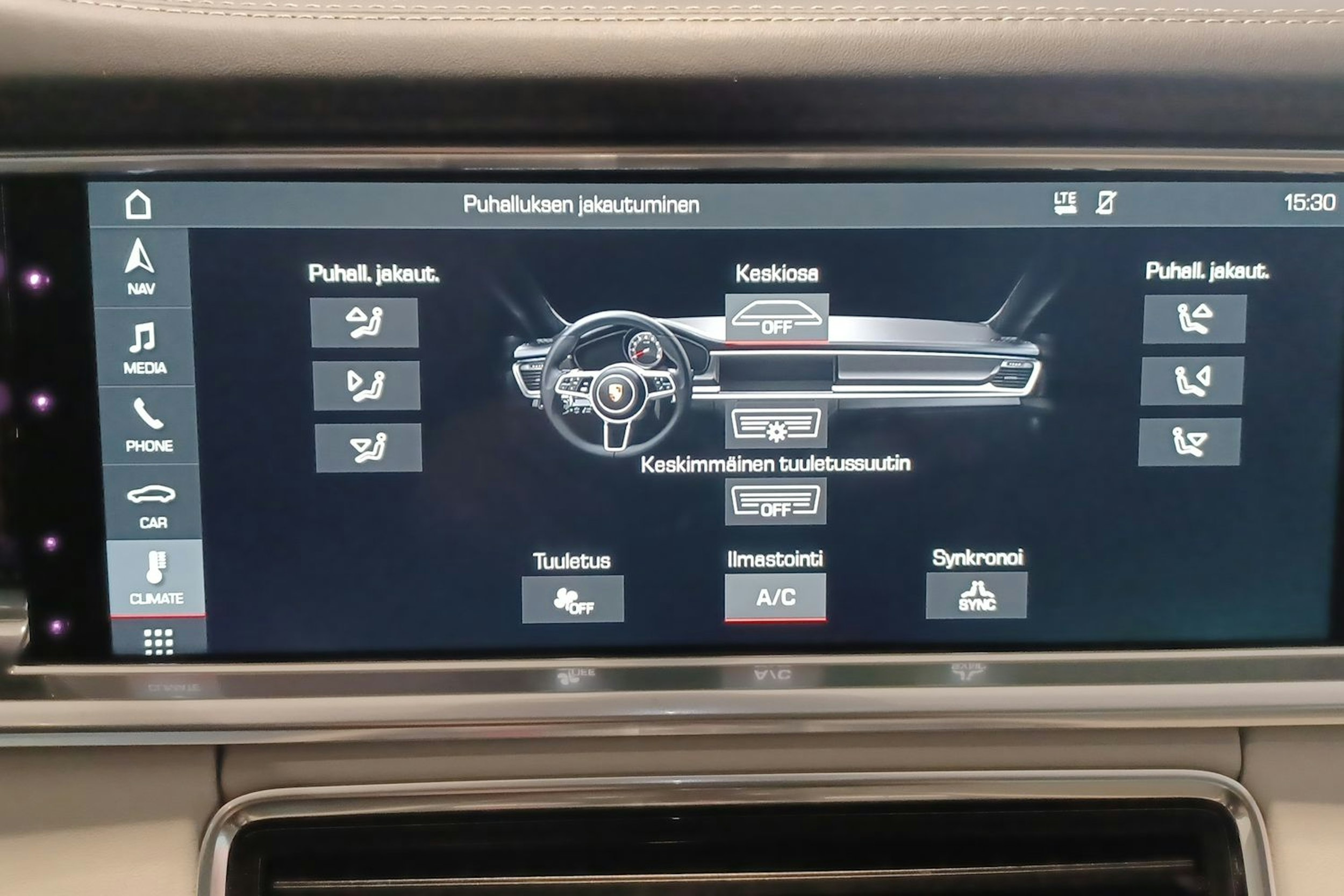 Harmaa Porsche Panamera 2018 kuva 22.