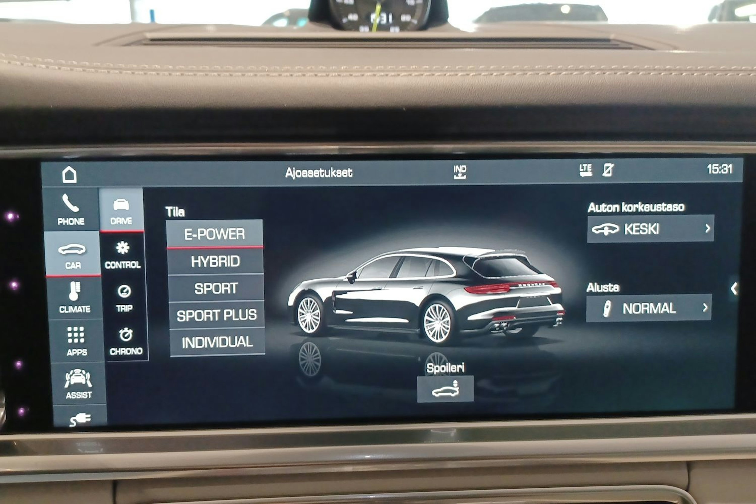 Harmaa Porsche Panamera 2018 kuva 25.