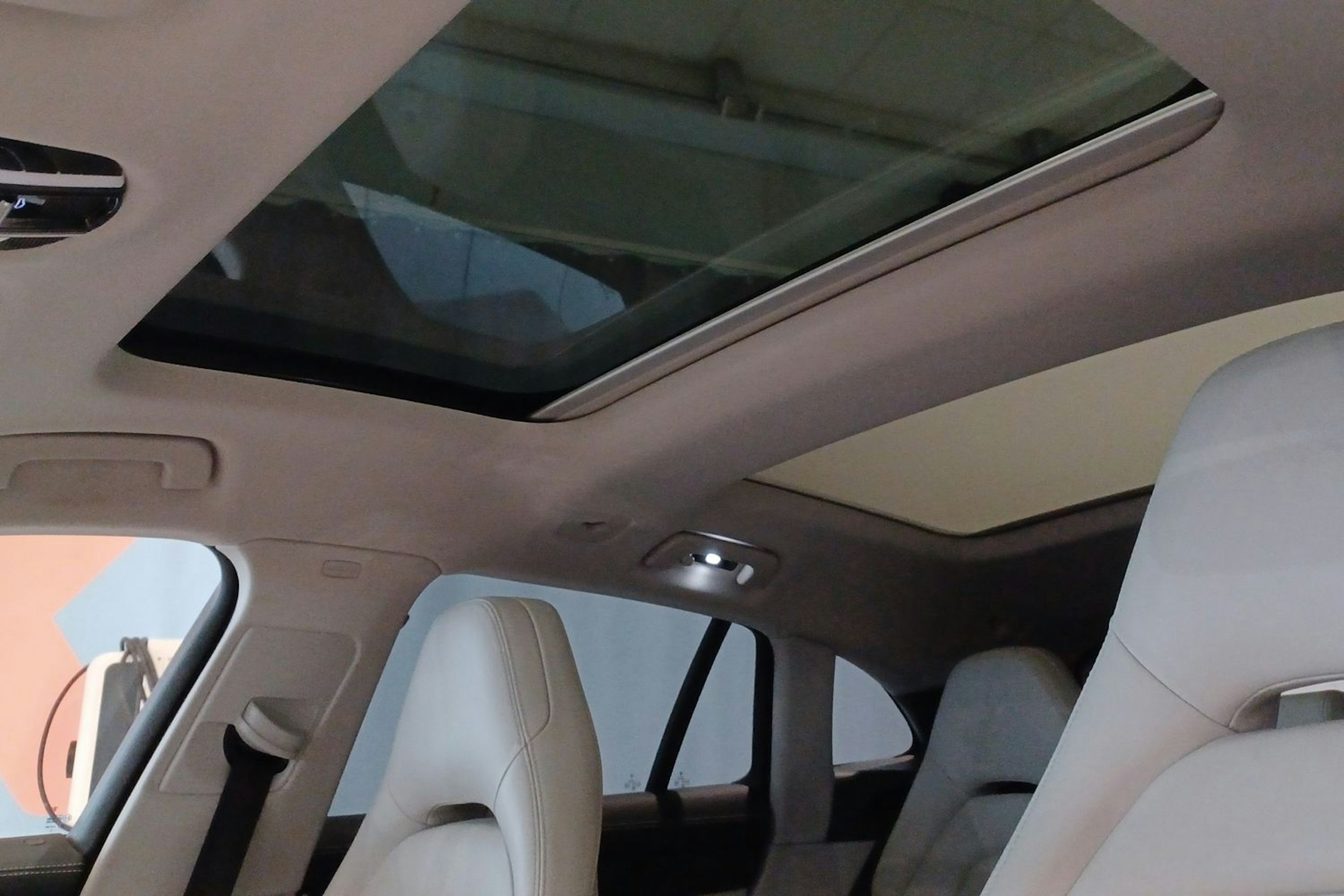 Harmaa Porsche Panamera 2018 kuva 31.