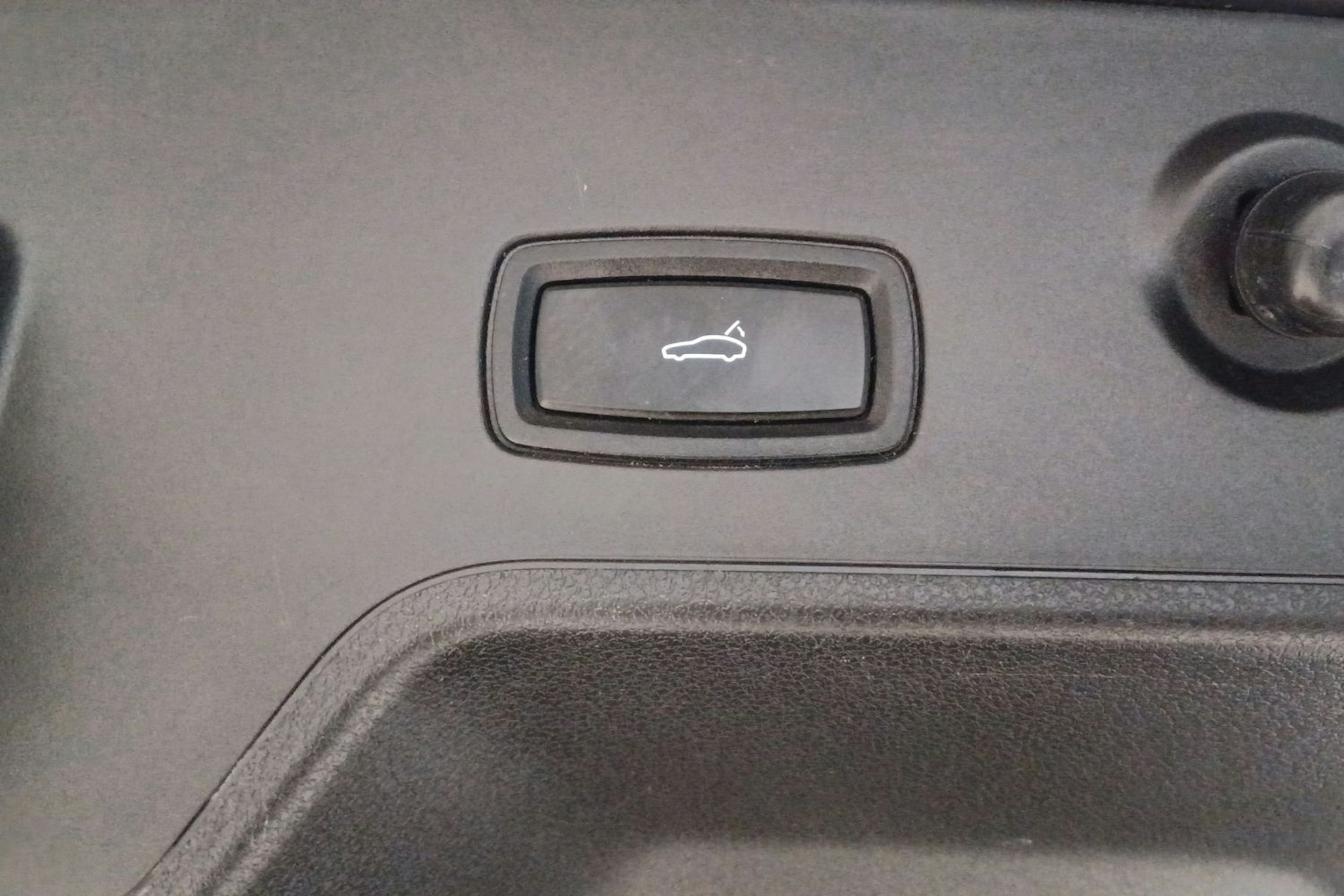 Harmaa Porsche Panamera 2018 kuva 33.