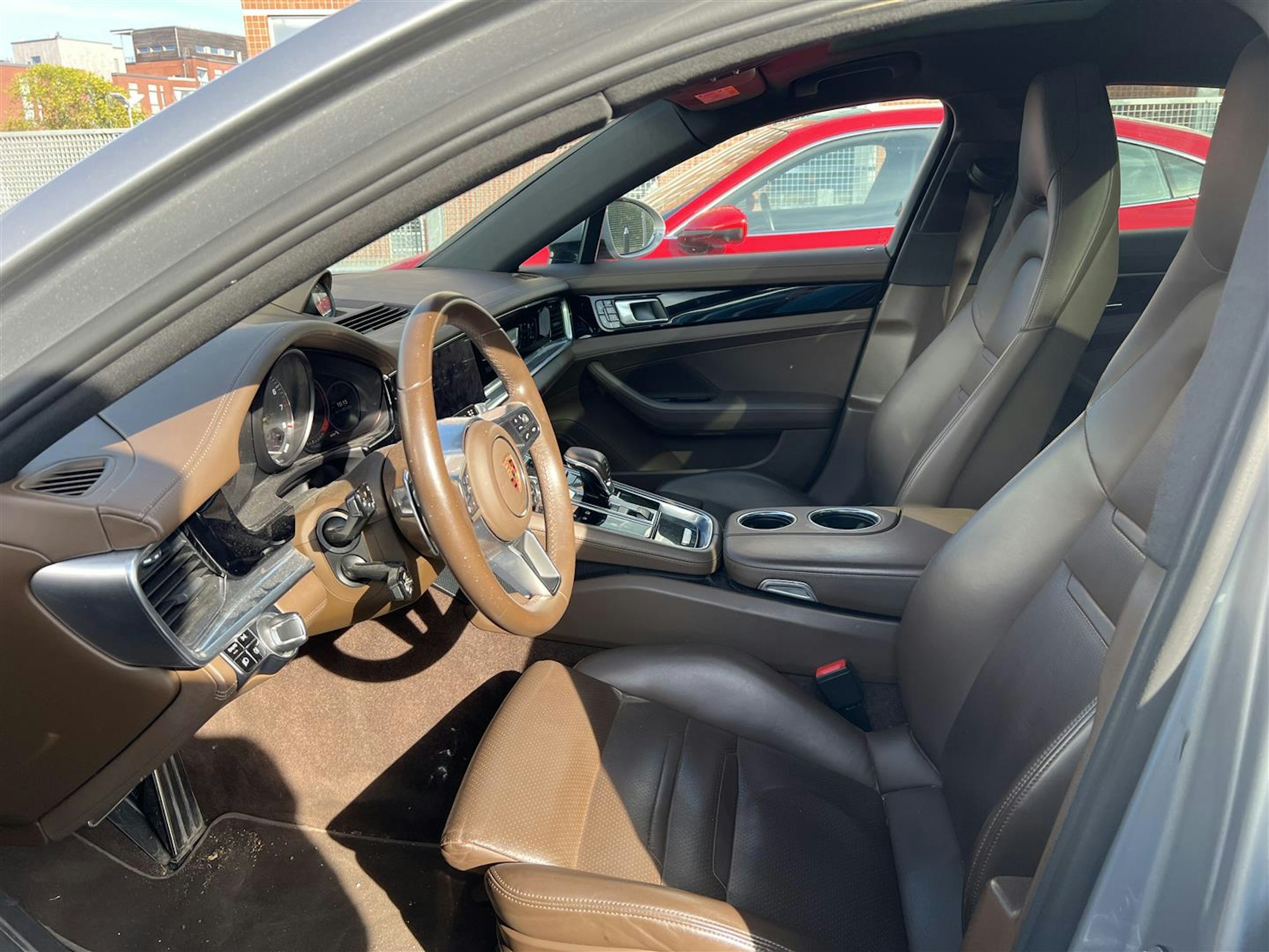 Harmaa Porsche Panamera 2018 kuva 3.