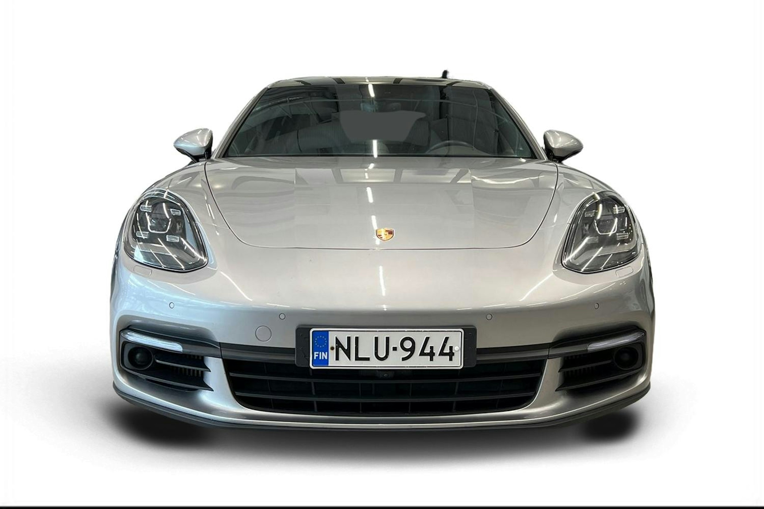 Harmaa Porsche Panamera 2018 kuva 4.