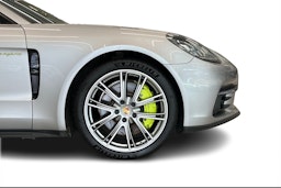 Harmaa Porsche Panamera 2018 kuva 8.
