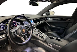 harmaa Porsche Panamera 2018 kuva 3.