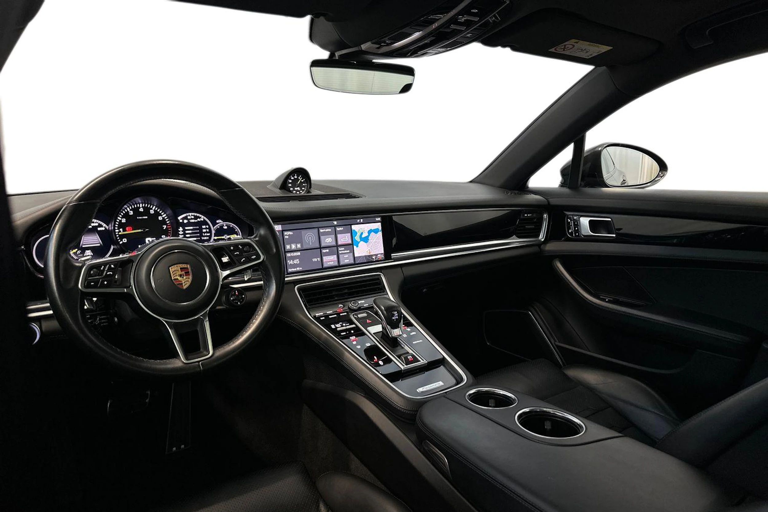 harmaa Porsche Panamera 2018 kuva 6.