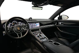 harmaa Porsche Panamera 2018 kuva 6.