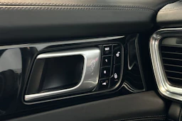 harmaa Porsche Panamera 2018 kuva 18.
