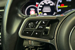 harmaa Porsche Panamera 2018 kuva 22.