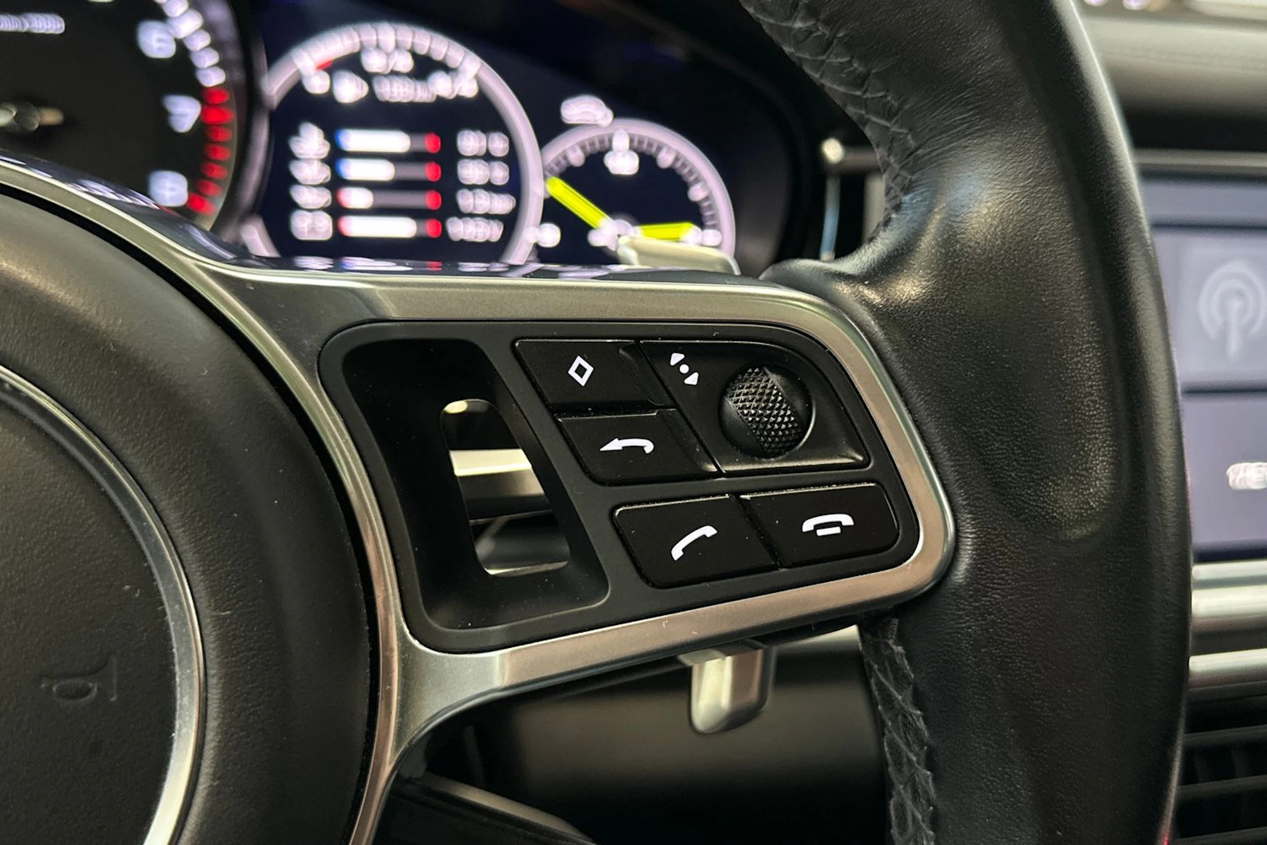 harmaa Porsche Panamera 2018 kuva 23.
