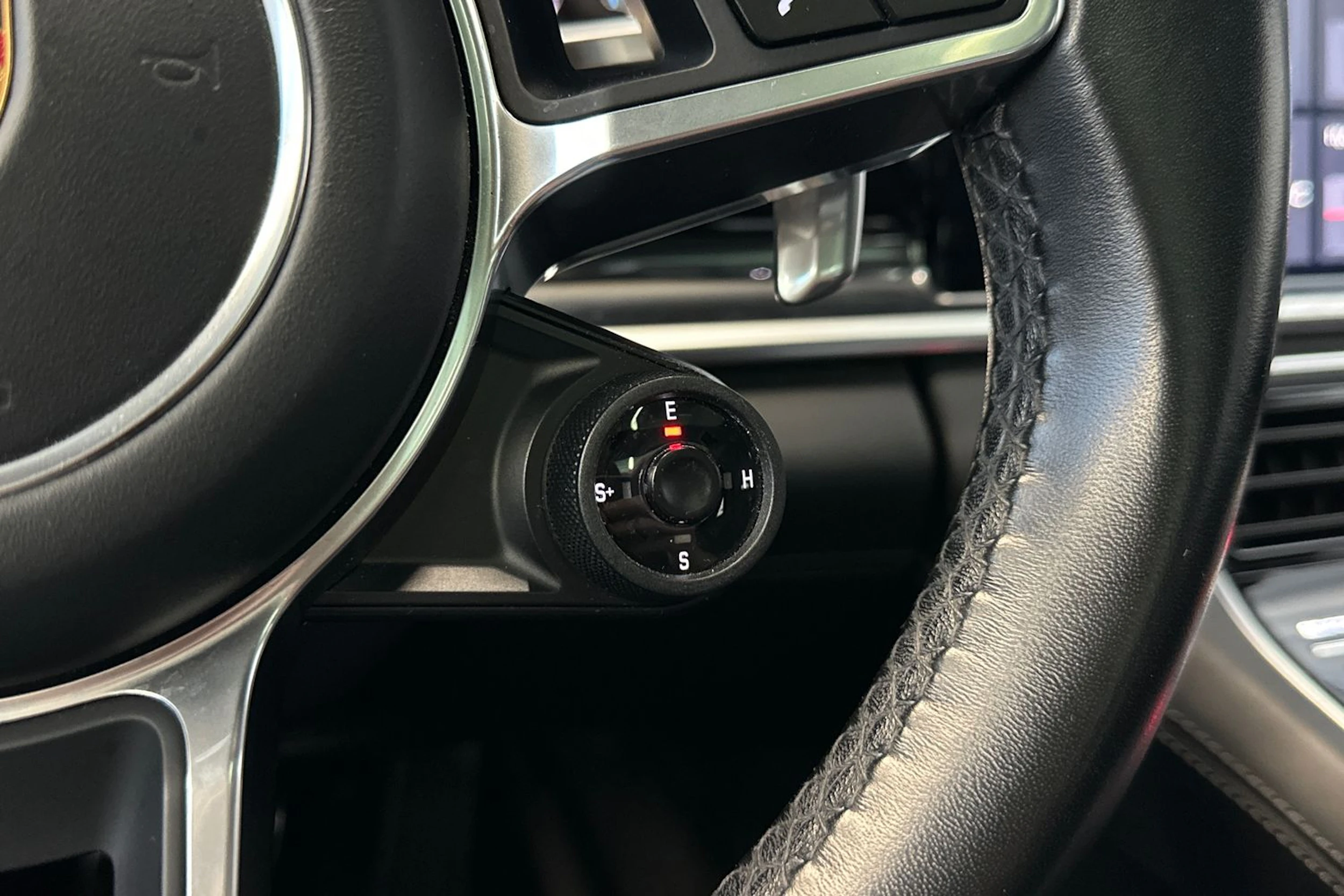 harmaa Porsche Panamera 2018 kuva 24.