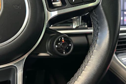 harmaa Porsche Panamera 2018 kuva 24.