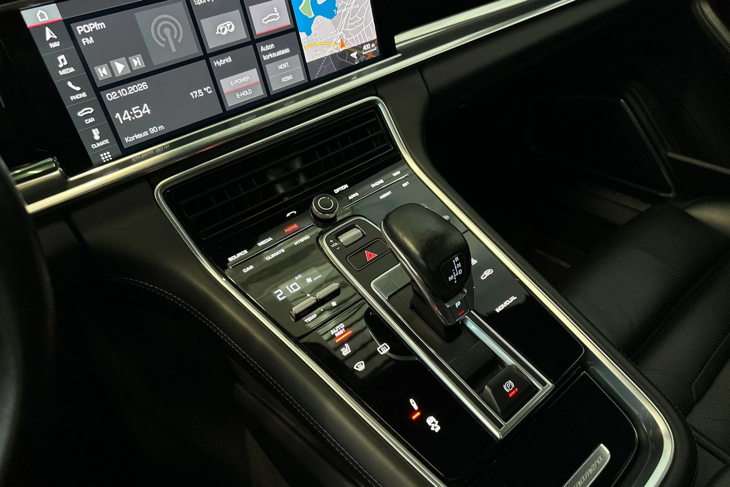 harmaa Porsche Panamera 2018 kuva 25.