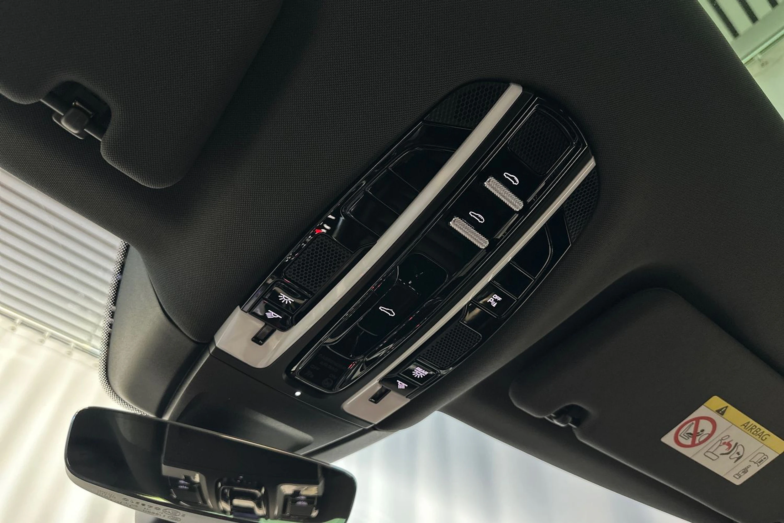 harmaa Porsche Panamera 2018 kuva 30.