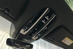 harmaa Porsche Panamera 2018 kuva 30.