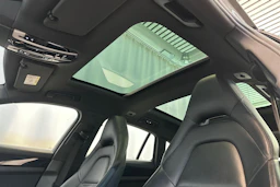 harmaa Porsche Panamera 2018 kuva 31.