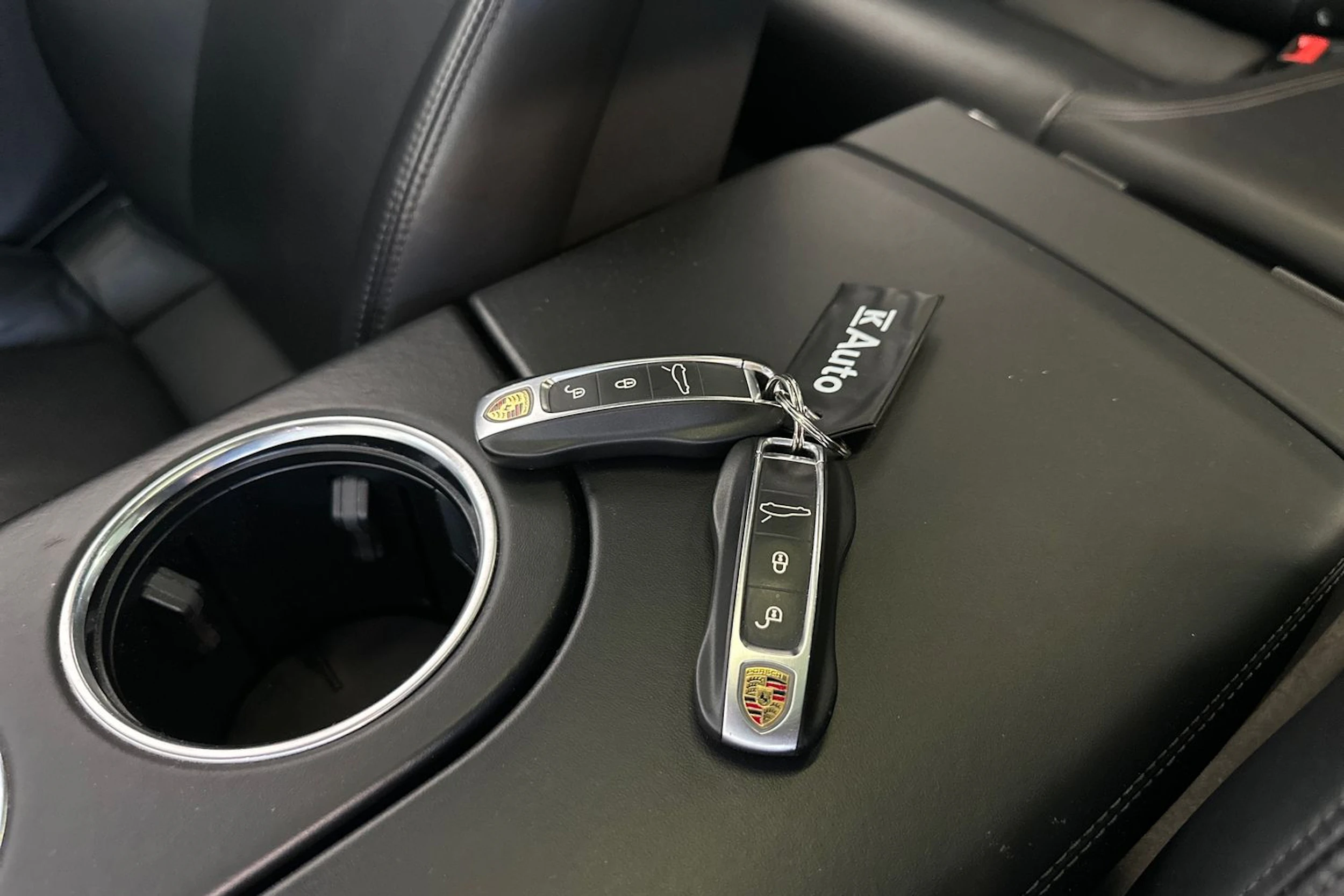 harmaa Porsche Panamera 2018 kuva 34.