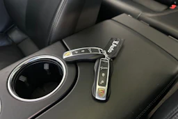 harmaa Porsche Panamera 2018 kuva 34.