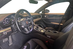 harmaa Porsche Panamera 2018 kuva 6.