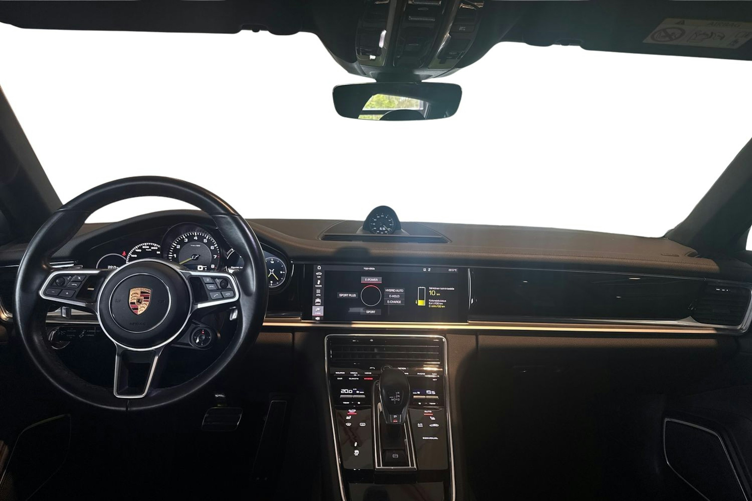 harmaa Porsche Panamera 2018 kuva 7.