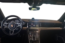 harmaa Porsche Panamera 2018 kuva 7.