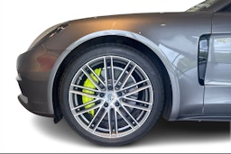 harmaa Porsche Panamera 2018 kuva 9.