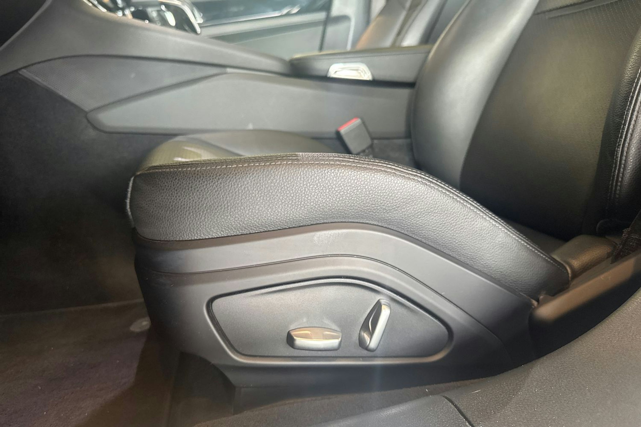 harmaa Porsche Panamera 2018 kuva 12.