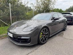 Harmaa Porsche Panamera 2018 kuva 1.