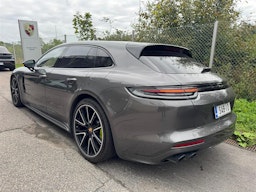 Harmaa Porsche Panamera 2018 kuva 2.