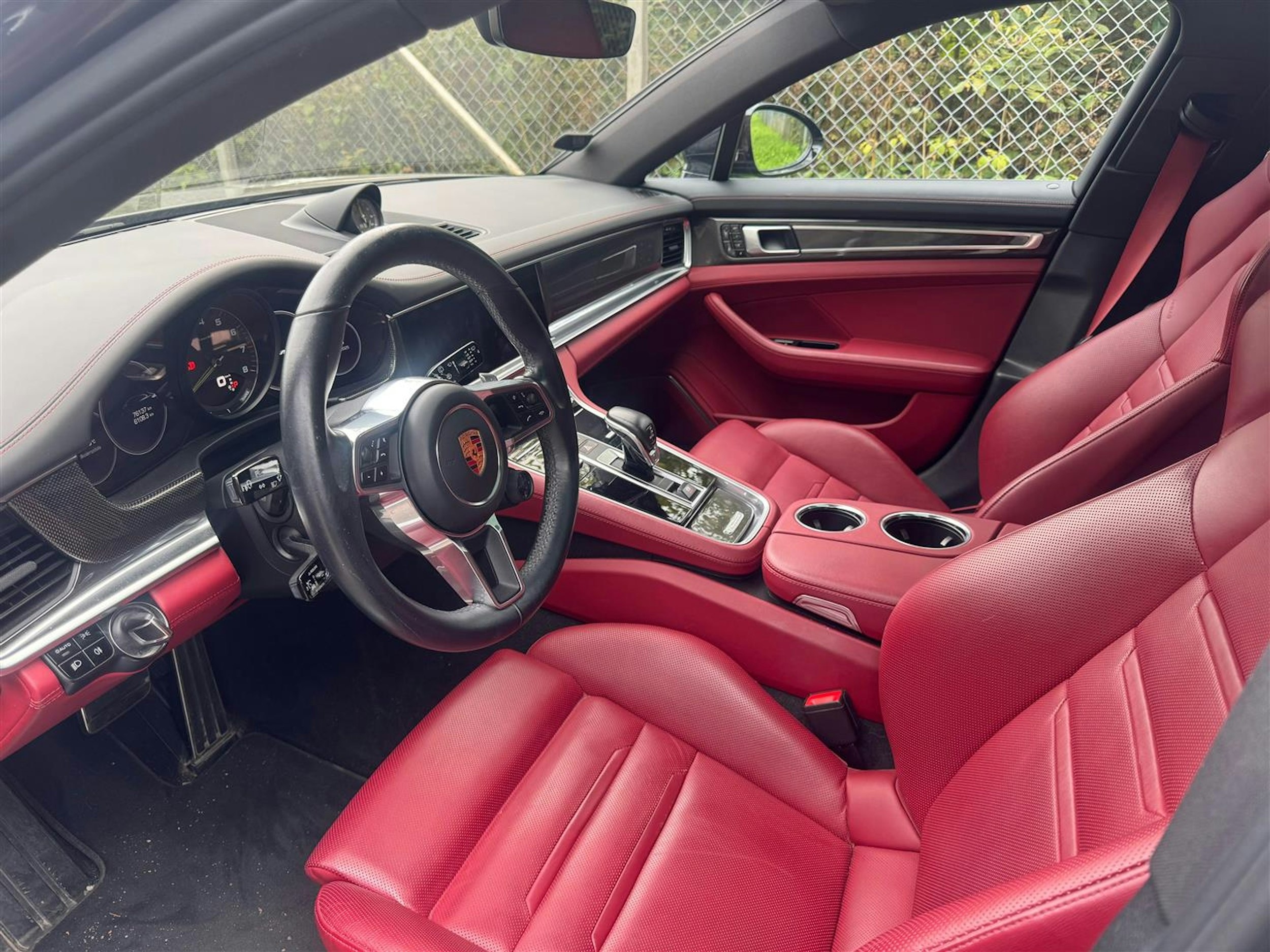 Harmaa Porsche Panamera 2018 kuva 4.