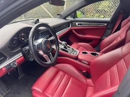 Harmaa Porsche Panamera 2018 kuva 4.