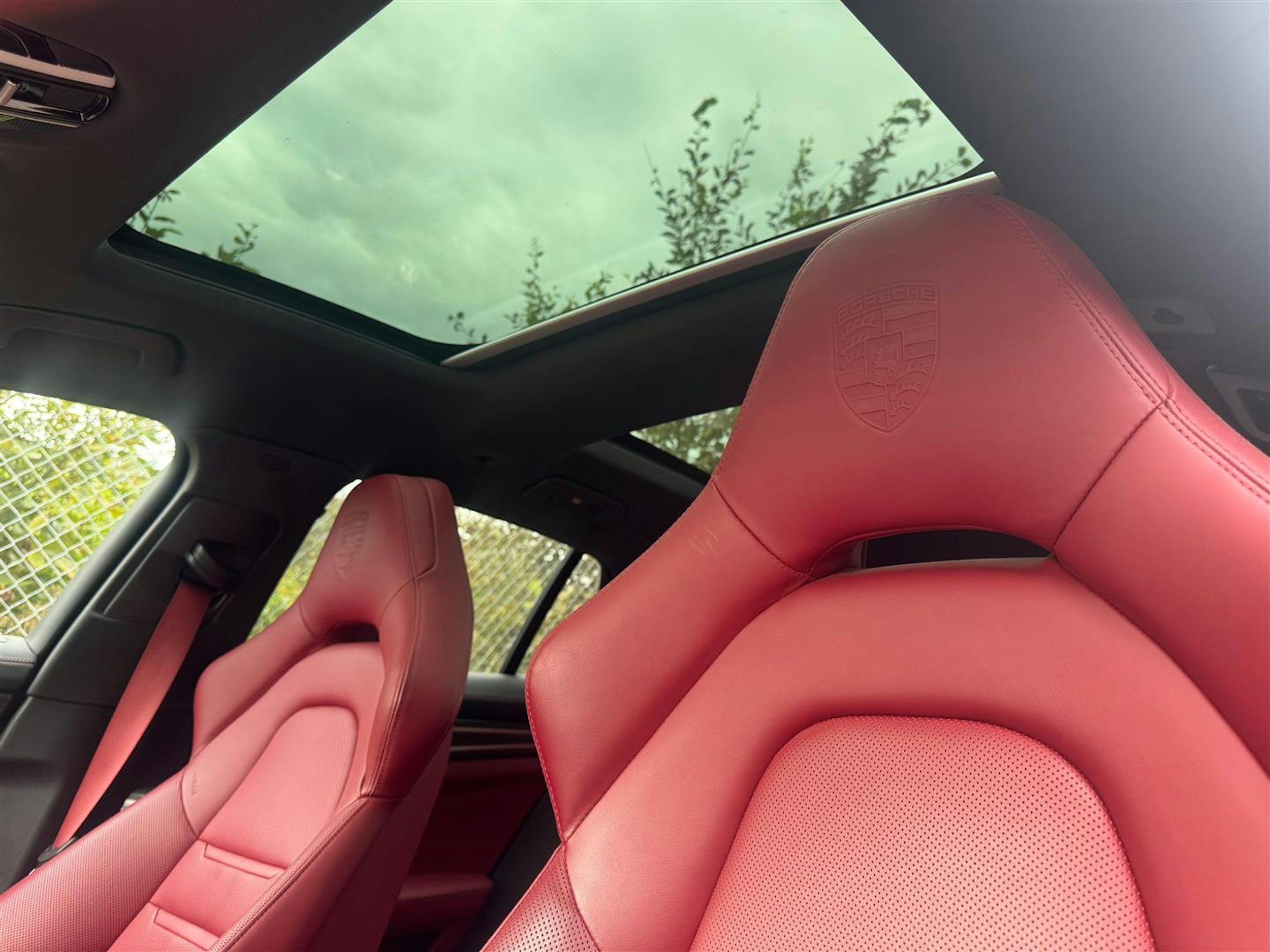 Harmaa Porsche Panamera 2018 kuva 5.