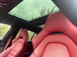 Harmaa Porsche Panamera 2018 kuva 5.