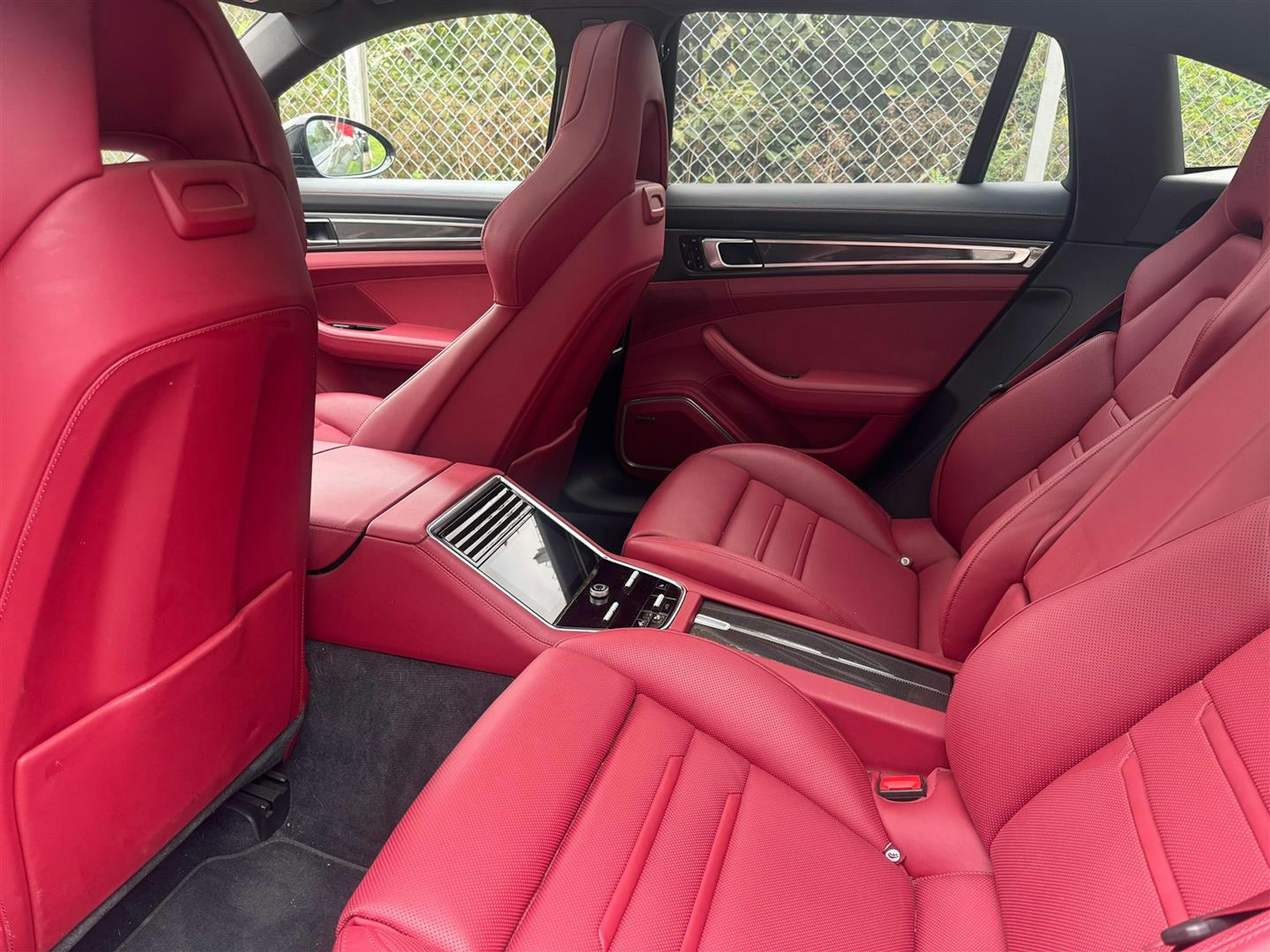 Harmaa Porsche Panamera 2018 kuva 6.