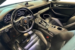 harmaa Porsche Panamera 2018 kuva 3.