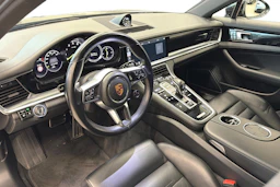 Harmaa Porsche Panamera 2018 kuva 6.