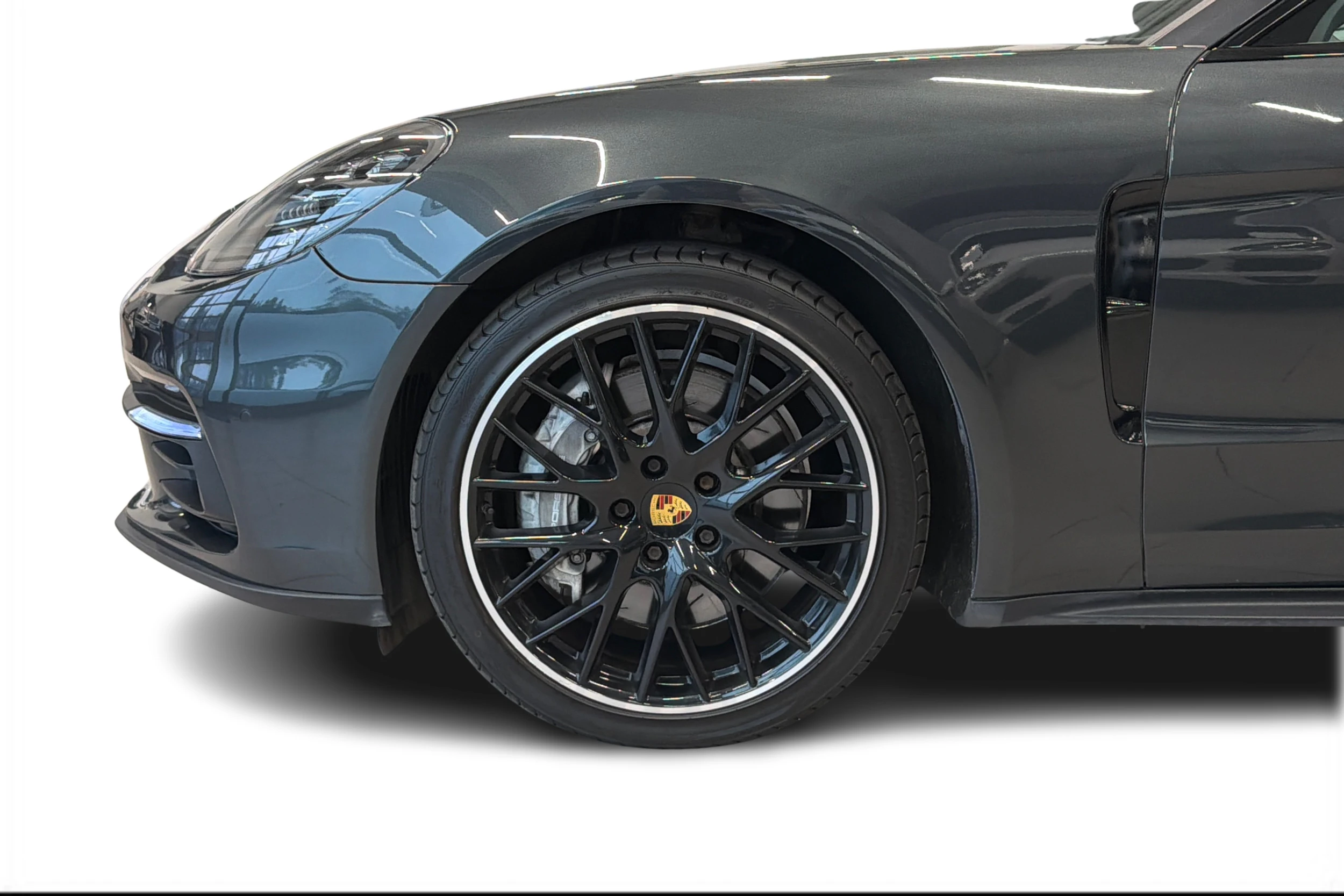 Harmaa Porsche Panamera 2018 kuva 7.