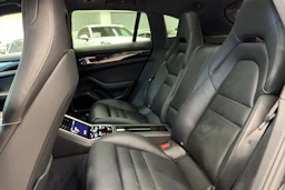 Harmaa Porsche Panamera 2018 kuva 9.
