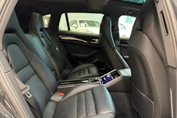Harmaa Porsche Panamera 2018 kuva 11.