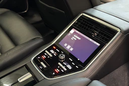 Harmaa Porsche Panamera 2018 kuva 13.